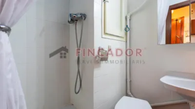 Piso en venta en Via Favència, cerca de Carrer de Joaquim Puig i Pidemunt, Roquetes (Distrito Nou Barris. Barcelona Capital) de 165.000 €