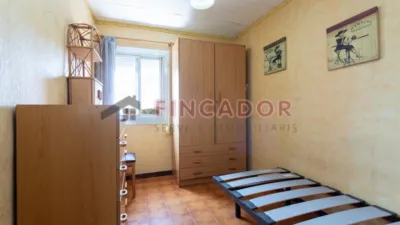 Piso en venta en Via Favència, cerca de Carrer de Joaquim Puig i Pidemunt, Roquetes (Distrito Nou Barris. Barcelona Capital) de 165.000 €