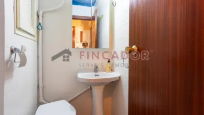 Piso en venta en Via Favència, cerca de Carrer de Joaquim Puig i Pidemunt, Roquetes (Distrito Nou Barris. Barcelona Capital) de 165.000 €