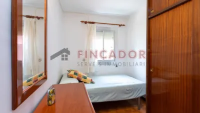 Piso en venta en Via Favència, cerca de Carrer de Joaquim Puig i Pidemunt, Roquetes (Distrito Nou Barris. Barcelona Capital) de 165.000 €