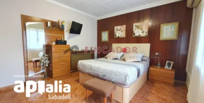 Semi-detached house on Carrer de Salvador Seguí photo 16