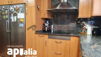 Semi-detached house on Carrer de Salvador Seguí photo 15