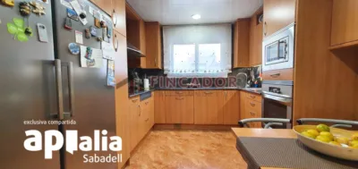 Semi-detached house on Carrer de Salvador Seguí photo 13