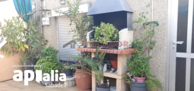 Semi-detached house on Carrer de Salvador Seguí photo 5