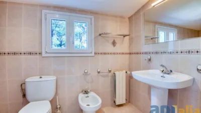 Detached house on Avinguda del Canigó photo 18