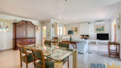 Detached house on Avinguda del Canigó photo 4