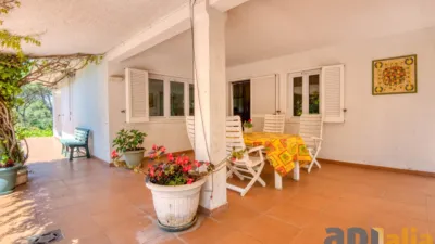 Detached house on Avinguda del Canigó photo 3