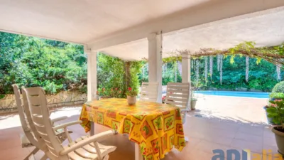 Detached house on Avinguda del Canigó photo 6