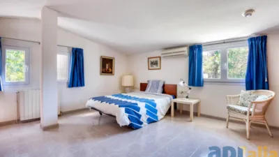 Detached house on Avinguda del Canigó photo 17