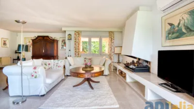 Detached house on Avinguda del Canigó photo 12