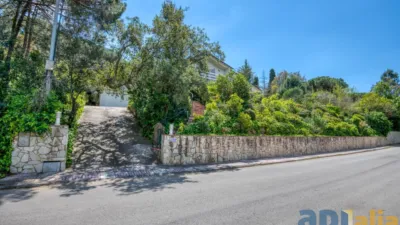 Detached house on Avinguda del Canigó photo 30