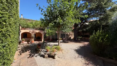 Rustic house on Carrer d'Anselm Clavé photo 2
