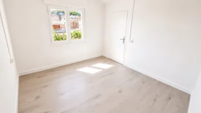 Apartment on Carrer de la Verneda photo 8