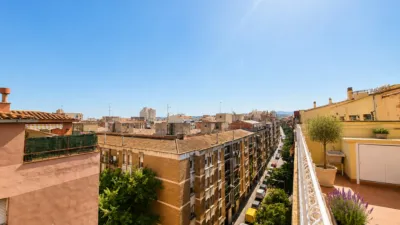 Ático en venta en Carrer d'Àngel Guimerà, cerca de Carrer de Ramon Sambola, Centre (Salt) de 215.000 €