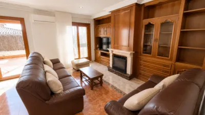 Ático en venta en Carrer d'Àngel Guimerà, cerca de Carrer de Ramon Sambola, Centre (Salt) de 215.000 €