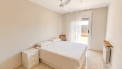 Ático en venta en Carrer d'Àngel Guimerà, cerca de Carrer de Ramon Sambola, Centre (Salt) de 215.000 €