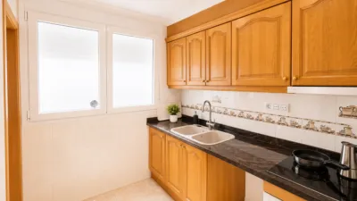 Ático en venta en Carrer d'Àngel Guimerà, cerca de Carrer de Ramon Sambola, Centre (Salt) de 215.000 €