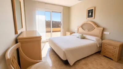 Ático en venta en Carrer d'Àngel Guimerà, cerca de Carrer de Ramon Sambola, Centre (Salt) de 215.000 €