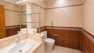 Ático en venta en Carrer d'Àngel Guimerà, cerca de Carrer de Ramon Sambola, Centre (Salt) de 215.000 €