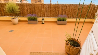 Ático en venta en Carrer d'Àngel Guimerà, cerca de Carrer de Ramon Sambola, Centre (Salt) de 215.000 €