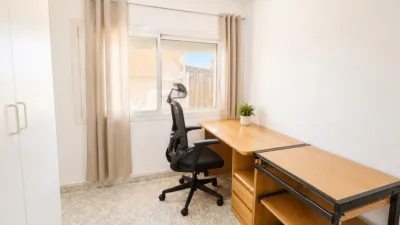 Ático en venta en Carrer d'Àngel Guimerà, cerca de Carrer de Ramon Sambola, Centre (Salt) de 215.000 €