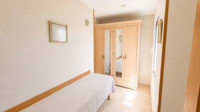 Ático en venta en Carrer d'Àngel Guimerà, cerca de Carrer de Ramon Sambola, Centre (Salt) de 215.000 €