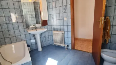 Piso en venta en Calle de las Poesías, 2, Hospital-Rondilla-Santa Clara (Valladolid Capital) de 220.000 €
