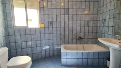 Piso en venta en Calle de las Poesías, 2, Hospital-Rondilla-Santa Clara (Valladolid Capital) de 220.000 €