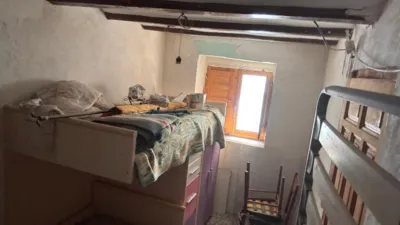 Casa en venta en Calle Doctor Gómez Ferrer, 5, Mora de Rubielos de 65.000 €
