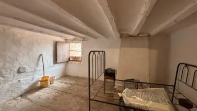 Casa en venta en Calle Doctor Gómez Ferrer, 5, Mora de Rubielos de 65.000 €