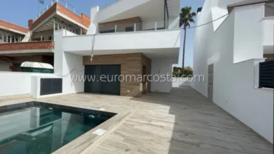 Casa – San Miguel de Salinas, Urbanización Las Filipinas - Més