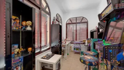 Detached villa on Carrer de José Carreras photo 26