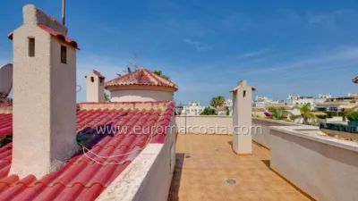 Detached villa on Carrer de José Carreras photo 31