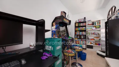 Detached villa on Carrer de José Carreras photo 25