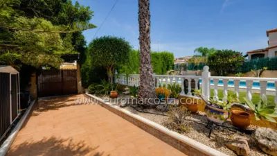 Detached villa on Carrer de José Carreras photo 36