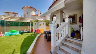 Detached villa on Carrer de José Carreras photo 7