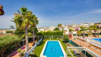Detached villa on Carrer de José Carreras photo 33