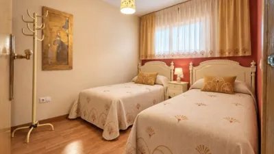 Ground floor apartment on Calle de Britania photo 14