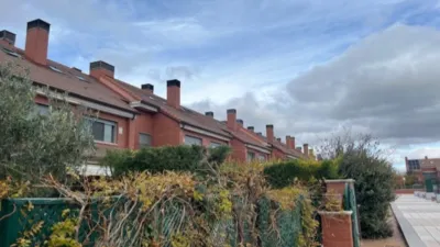 Chalet adosado en venta en Calle de Rosalía de Castro, Simancas de 456.000 €