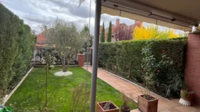 Chalet adosado en venta en Calle de Rosalía de Castro, Simancas de 456.000 €