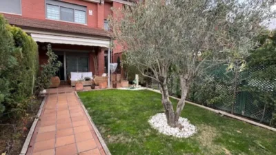 Chalet adosado en venta en Calle de Rosalía de Castro, Simancas de 456.000 €