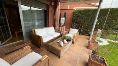 Chalet adosado en venta en Calle de Rosalía de Castro, Simancas de 456.000 €