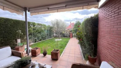 Chalet adosado en venta en Calle de Rosalía de Castro, Simancas de 456.000 €