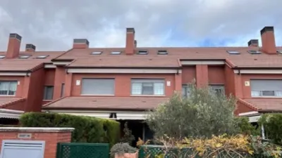 Chalet adosado en venta en Calle de Rosalía de Castro, Simancas de 456.000 €