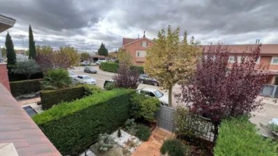 Chalet adosado en venta en Calle de Rosalía de Castro, Simancas de 456.000 €