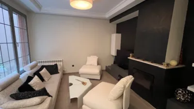 Chalet adosado en venta en Calle de Rosalía de Castro, Simancas de 456.000 €