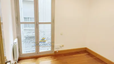 Piso en alquiler en Calle del Monte Esquinza - Imagen 4