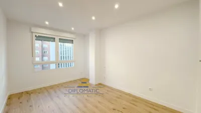 Piso en alquiler en Calle de Sor Angela de la Cruz - Imagen 2