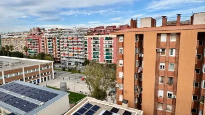 Piso en venta en Carrer de la Foneria, cerca de Carrer de la Mecànica, La Marina del Port-Parc de Montjuïc (Distrito Sants-Montjuïc. Barcelona Capital) de 375.000 €