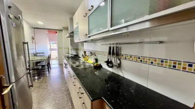 Piso en venta en Carrer de la Foneria, cerca de Carrer de la Mecànica, La Marina del Port-Parc de Montjuïc (Distrito Sants-Montjuïc. Barcelona Capital) de 375.000 €